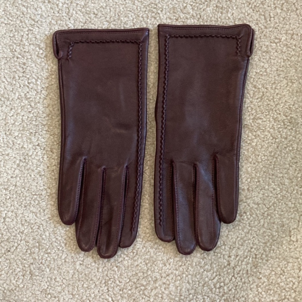 Sandro burgundy leather gloves in size 2